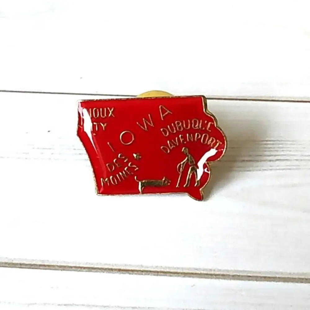 Iowa State Shaped Detail Pin Souvenir Travel Hat Lapel Collectible